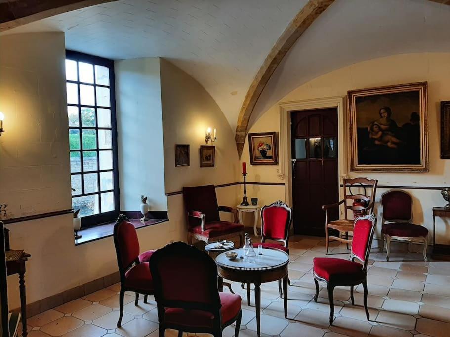 Chateau De Mornay Saint-Pierre-de-l'Isle 외부 사진