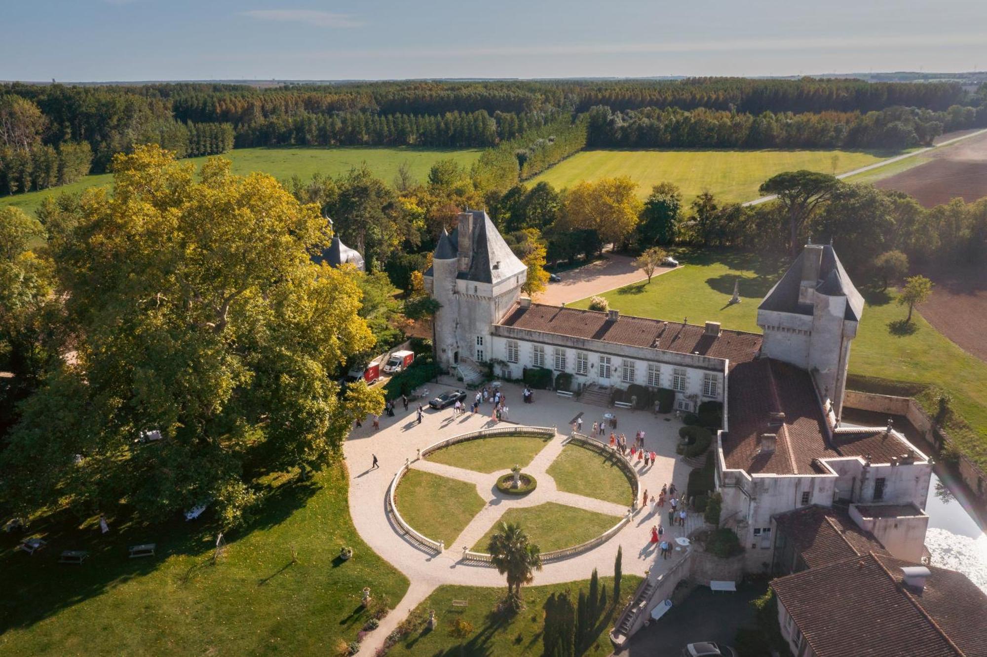 Chateau De Mornay Saint-Pierre-de-l'Isle 외부 사진