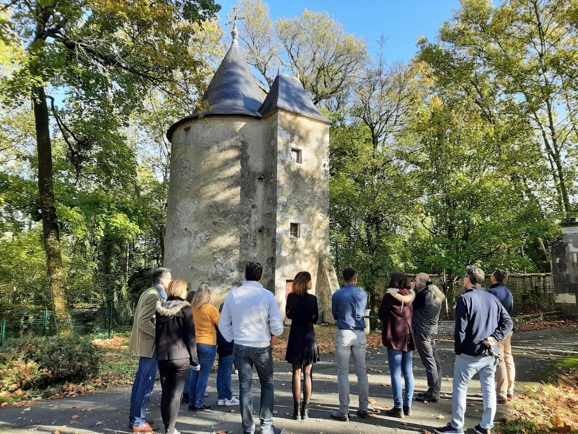 Chateau De Mornay Saint-Pierre-de-l'Isle 외부 사진