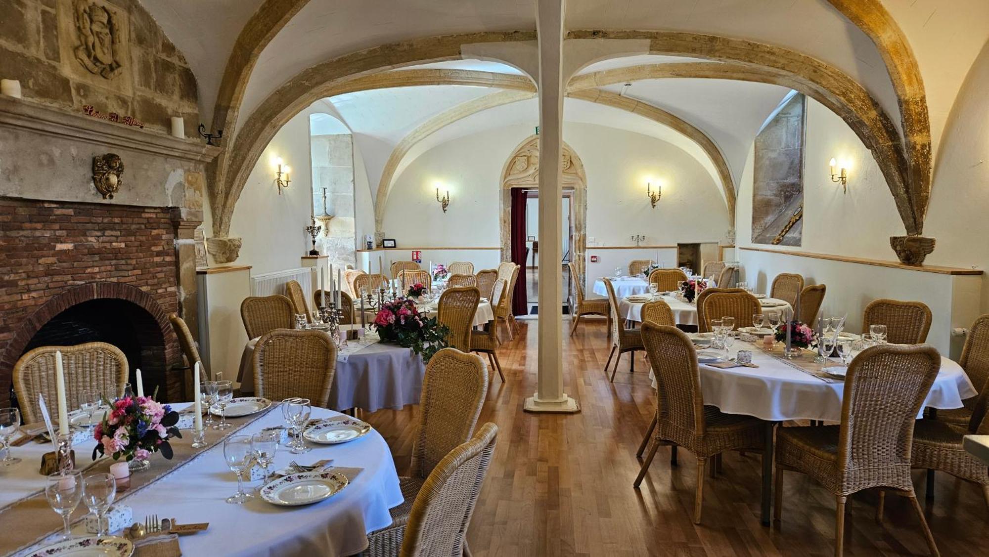 Chateau De Mornay Saint-Pierre-de-l'Isle 외부 사진